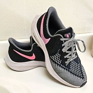 Nike Zoom running shoes 7.5